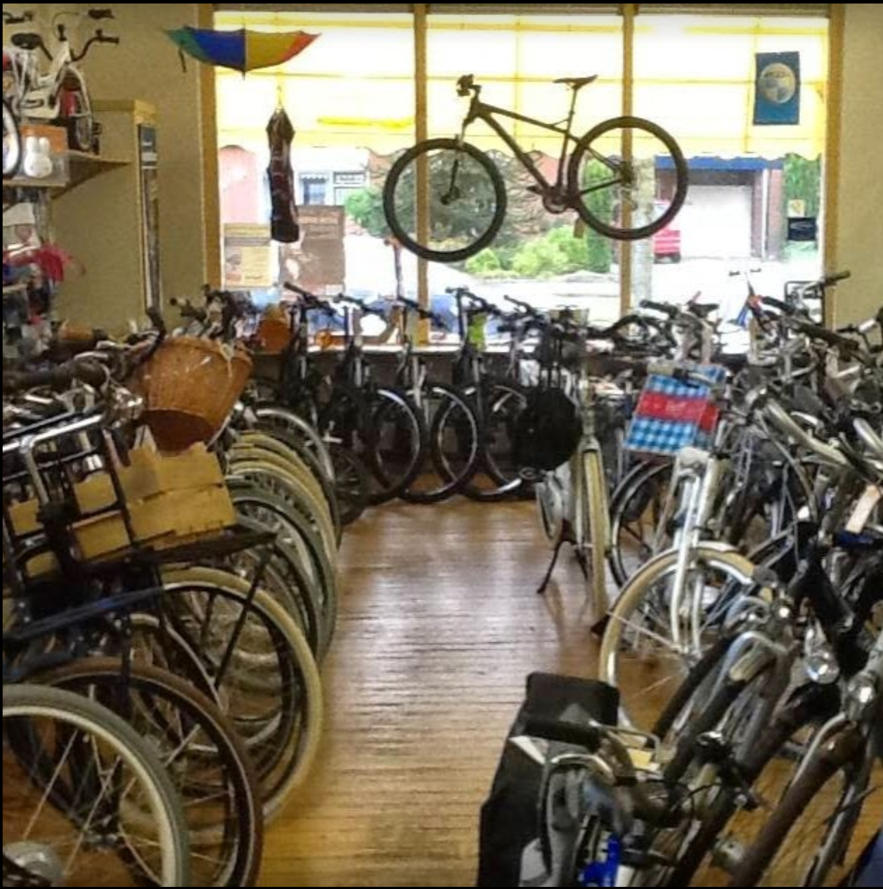 Foto van fietsen in een fietsenwinkel in Veendam genaamd Rijwielhandel Parkstad Veendam.